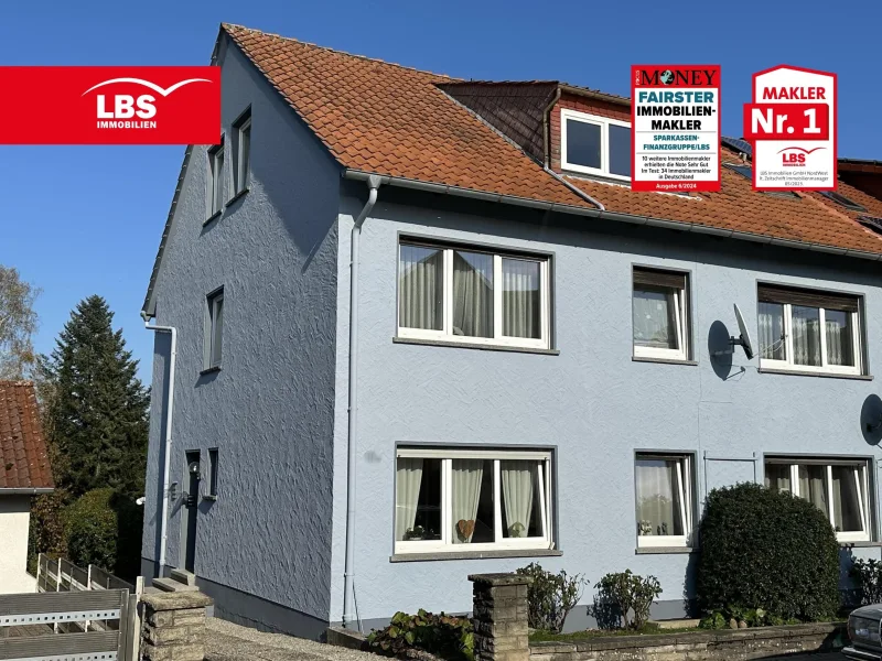 Vorderansicht-Hauseingang - Haus kaufen in Barntrup - Gepflegtes 3-Familienhaus mit toller Aussicht...