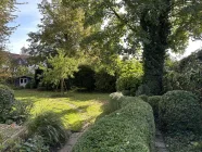 Garten mit "kleinem Park"