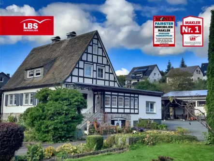 Blick von Süden - Haus kaufen in Winterberg - Wohnen+Gewerbe+Bauplatz= Gute Gelegenheit