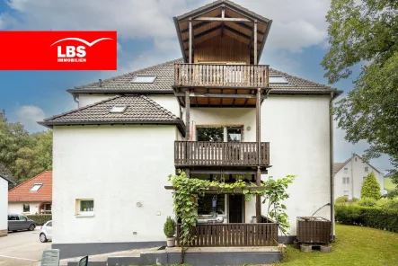 Außenansicht mit Balkonen - Haus kaufen in Halver - Rendite-Objekt mit Charme und Ist-Faktor 15: 5-Familienhaus in Halver
