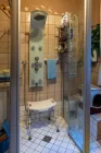 EG: Bad mit moderner Dusche