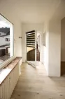 EG: Wohnraum mit Zugang Balkon