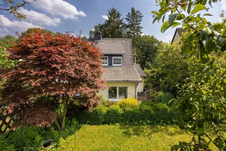 Außenansicht - Haus kaufen in Lüdenscheid - Klein, aber fein: Doppelhaushälfte in ruhiger & grüner Umgebung
