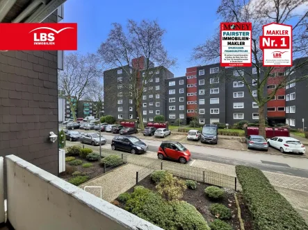 Aussicht Balkon - Wohnung kaufen in Gelsenkirchen - Schöne 2,5 Zimmer mit Loggia in Gelsenkirchen Erle (EG - Hochparterre)