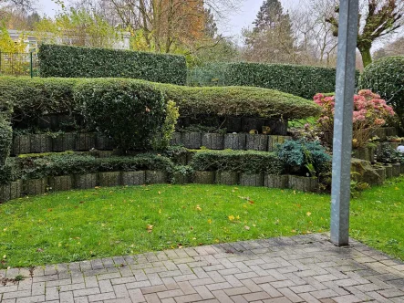 Ausblick Terrasse  - Wohnung kaufen in Hattingen - Helle Erdgeschosswohnung mit Terrasse und Carport!