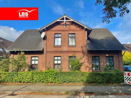 Vorderansicht - Haus kaufen in Buxtehude - Mehrfamilienhaus mit 4 Wohneinheiten in attraktiver Lage von Buxtehude