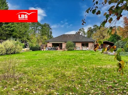 Ansicht vom Garten aus - Haus kaufen in Buchholz - Teilbares Grundstück mit Bungalow in priviligierter Lage von Holm-Seppensen