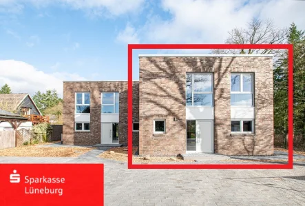 Straßenansicht - Haus kaufen in Lüneburg - Direkt am Waldrand von Lüneburg