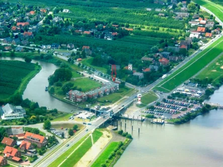 Luftbild - Wohnung kaufen in Grünendeich - Freie Maisonettewohnung mit Elbblick!