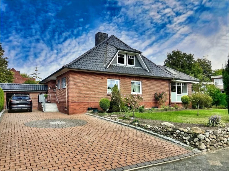 Einfahrt  - Haus kaufen in Stade - Hochwertiges Einfamilienhaus mit Wintergarten und großzügiger Ausbaureserve!