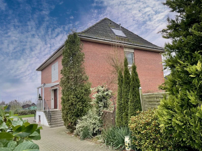 Straßenansicht - Haus kaufen in Hollern-Twielenfleth - Grundsolide - 178 + 55 / Bauplatz!