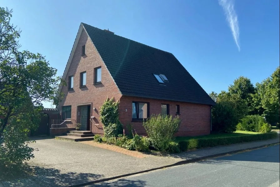 Straßenansicht - Haus kaufen in Elsdorf - Ein, Zwei Familien, ein Zuhause! 