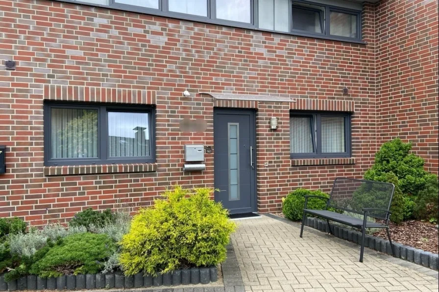 Hauseingangsbereich - Wohnung kaufen in Schneverdingen - Schick und altersgerecht