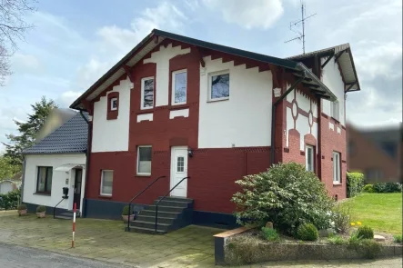 Straßenansicht - Haus kaufen in Gyhum - Doppeltes Wohnvergnügen: Ihr Traum vom Zweifamilienhaus!