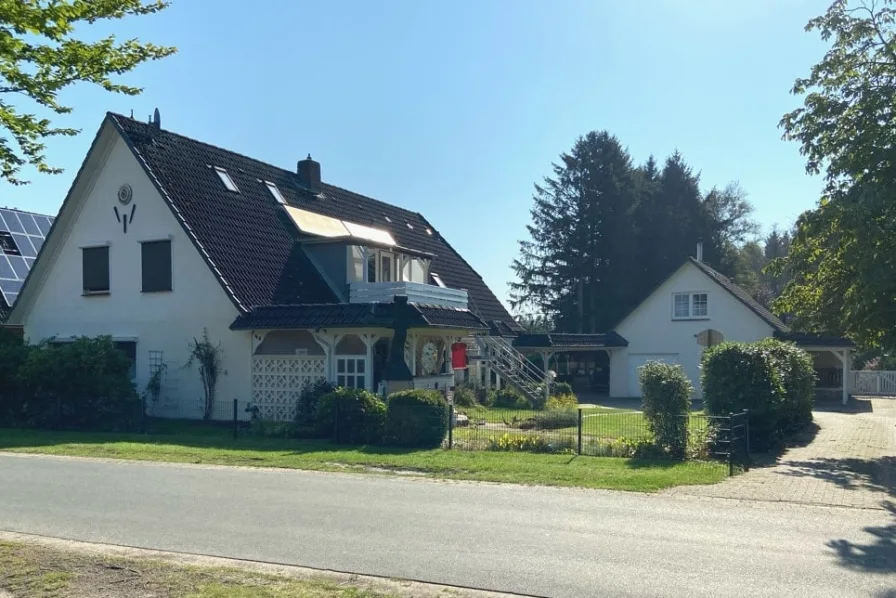 Straßenansicht  - Haus kaufen in Fintel - Kapitalanlage mit 5 Wohneinheiten! 