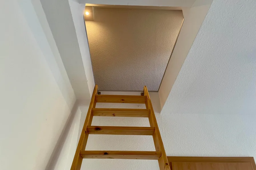 Treppe zum Spitzboden
