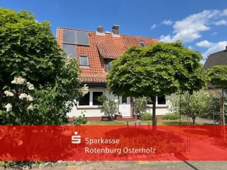 Straßenfront - Haus kaufen in Bremervörde - Eine schöne Immobilie für die Kleinfamilie in guter Lage von BRV!