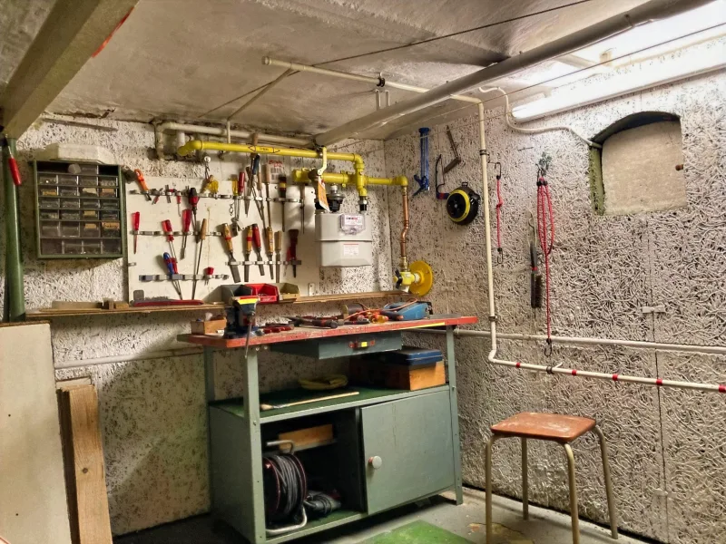 1-Raum-Keller mit ca. 12 m², genutzt als Werkstatt