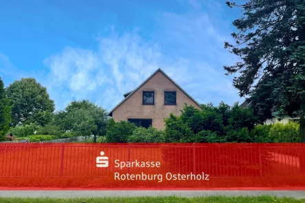 Straßenansicht - Haus kaufen in Grasberg - Freistehendes Einfamilienhaus möchte wieder zum Leben erweckt werden