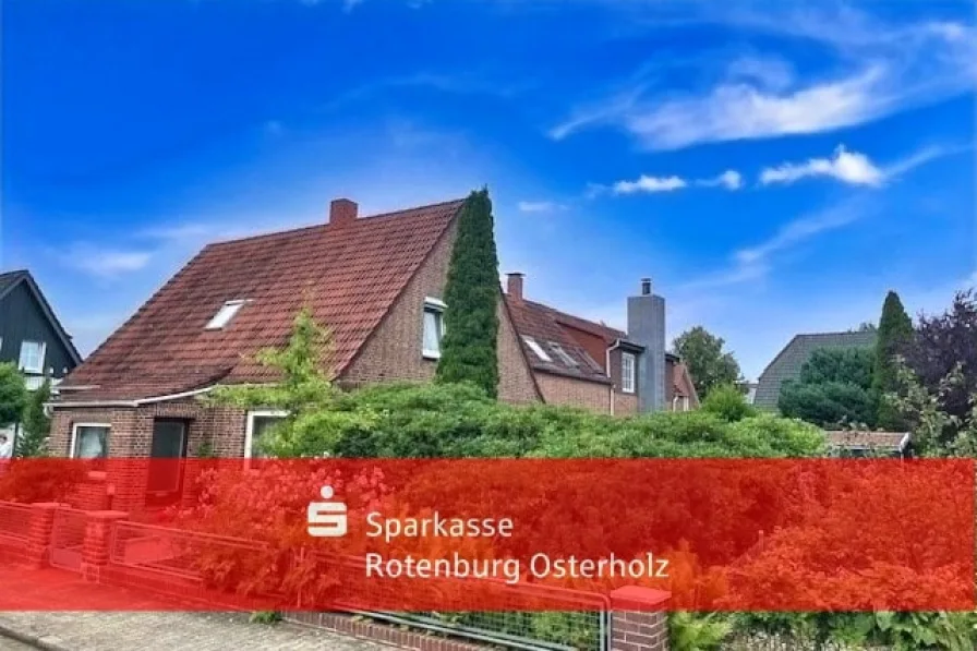 seitlicher Blick - Haus kaufen in Gnarrenburg - Platz für 2 Familien zentrumsnah in Gnarrenburg!