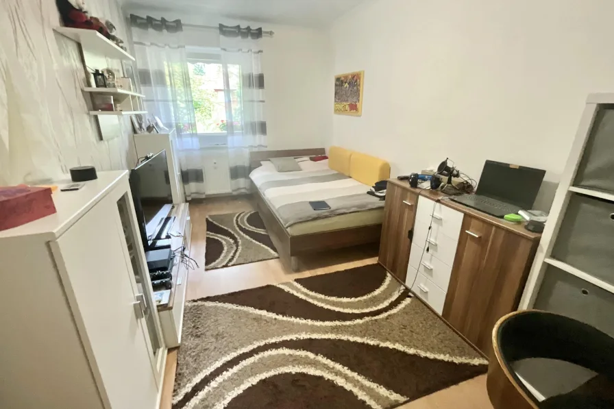 weiteres Zimmer mit ca. 12 m²