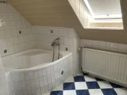 ... mit großer Badewanne