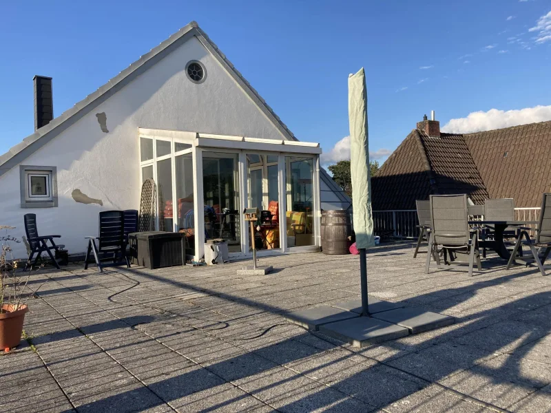 Dachterrasse mit Blick Richtung Wintergarten 