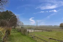 Blick über Felder und Weiden