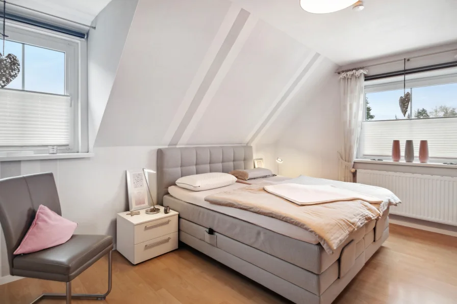 eines der schönen Zimmer im OG (ca. 15 m²)