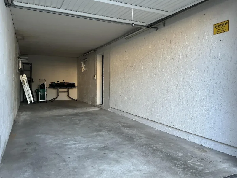 große Garage mit ca. 26 m²