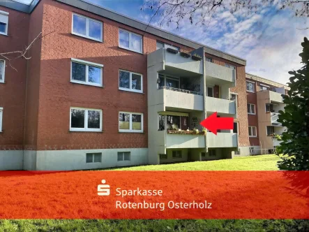 seitlicher Blick zur Rückseite des Hauses  - Wohnung kaufen in Osterholz-Scharmbeck - Osterholz-Scharmbeck: 5-Zi Hochpart. mit Blick ins Naturschutzgebiet