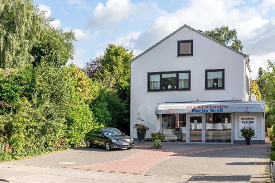 Hausfront - Haus kaufen in Delmenhorst - Einmalige Gelegenheit Wohn-und Geschäftshaus mit 8 Stellplätzen in zentraler Lage in Delmenhorst