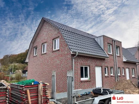 Außenansicht - Haus kaufen in Westerstede - Fast fertig! Neubau Doppelhaushälfte in TOP-Lage von Westerstede