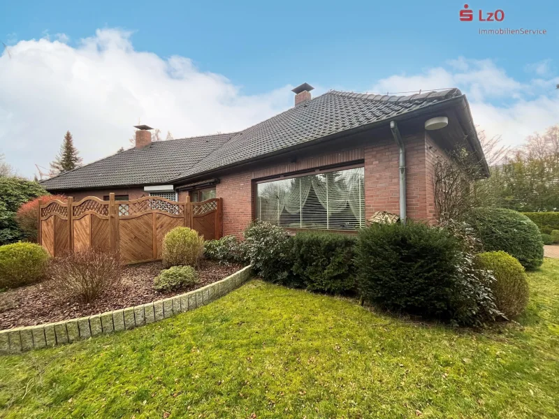 Außensicht - Haus kaufen in Ganderkesee - Großzügiger Bungalow und Baugrundstück