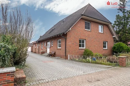 Außenansicht - Haus kaufen in Varel - Traumhaftes Mehrgenerationenhaus in begehrter LageEinfamilienhaus mit Einliegerwohnung in Varel