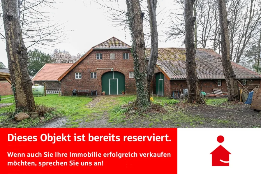 Außenansicht (Landhaus) - Haus kaufen in Varel - Reserviert! Bauernhaus mit 2 Hallen und Zweifamilienhaus auf 13.676 m²-Grundstück