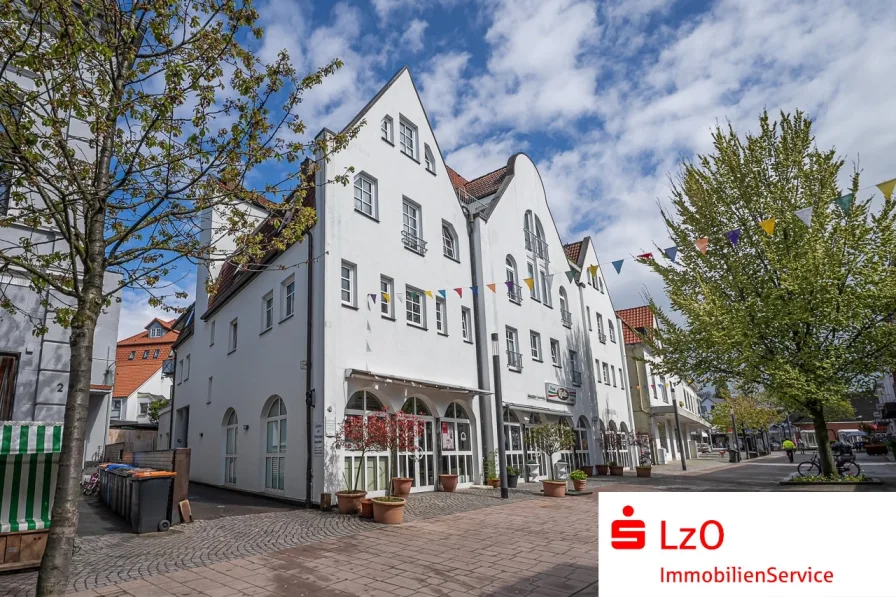 Außenansicht - Wohnung kaufen in Varel - Absolute Innenstadtlage mit Tiefgarage und Fahrstuhl!