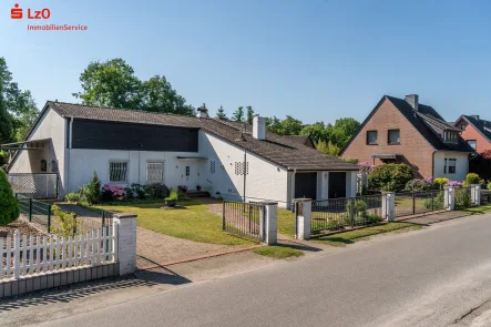  - Haus kaufen in Stuhr - Exclusive Immobilie mit Doppelgarage und großem Carport