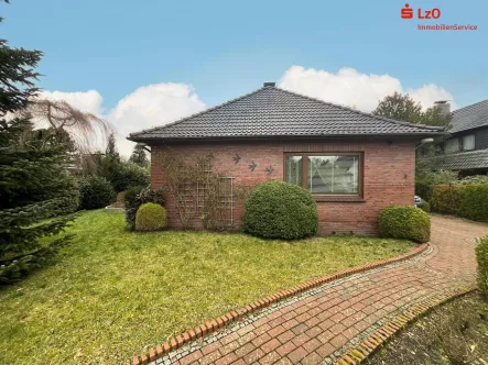 Außenansicht - Haus kaufen in Ganderkesee - Schöner Bungalow in Stenum optional mit Baugrundstück 