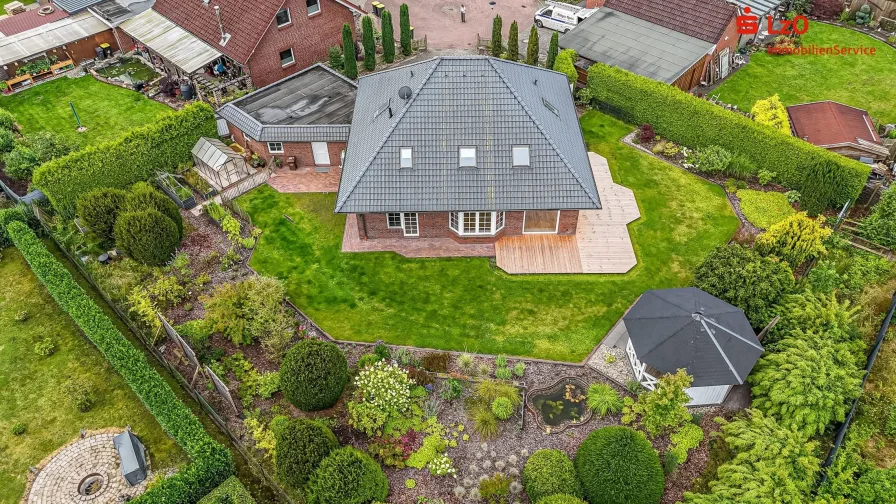 professionell angelegter Garten - Haus kaufen in Barßel - Modernes und geräumiges Wohnhaus in idyllischer Lage