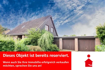 Außenansicht - Haus kaufen in Wiefelstede - Reserviert! Vielseitiges Wohnhaus mit zwei Garagen