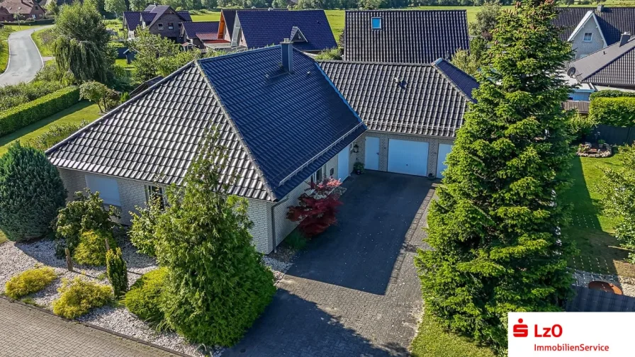 Luftaufnahme - Haus kaufen in Elsfleth - Ebenerdiges und modernes Wohnen nahe des Weserstrandes