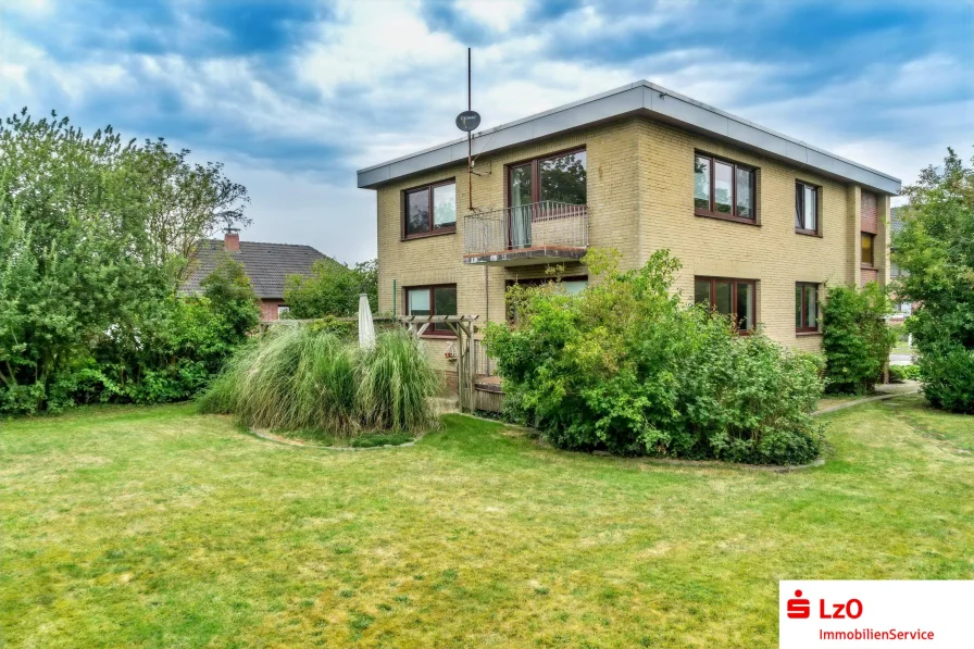 Außenansicht - Haus kaufen in Schortens - Sehr gepflegtes und großes Objekt mit zwei Wohneinheiten