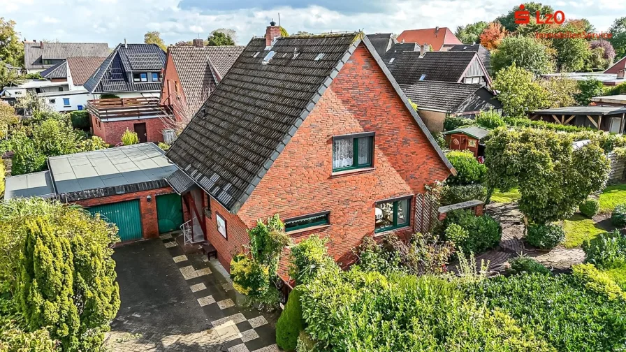 Luftaufnahme - Haus kaufen in Stadland - Solides Einfamilienhaus in ruhiger Siedlungslage