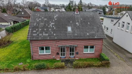 Luftaufnahme - Haus kaufen in Varel - Anfragestopp! Charmantes Doppelhaus mit Potenzial in Varel – Ihr neues Zuhause oder Kapitalanlage!