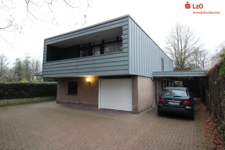 Außenansicht - Haus kaufen in Oldenburg - großzügiger Bungalow mit Einliegerwohnung und Garage