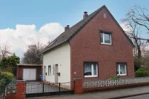 Ein-/Zweifamilienhaus in zentraler Lage