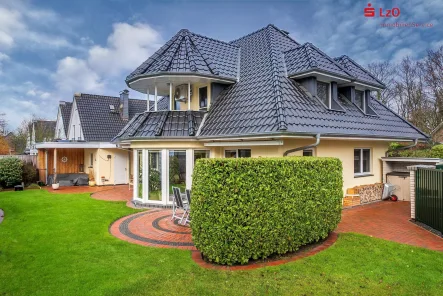 Außenansicht - Haus kaufen in Oldenburg - Hochwertiges, gemütliches Zuhause in ruhiger Lage - Top-Zustand