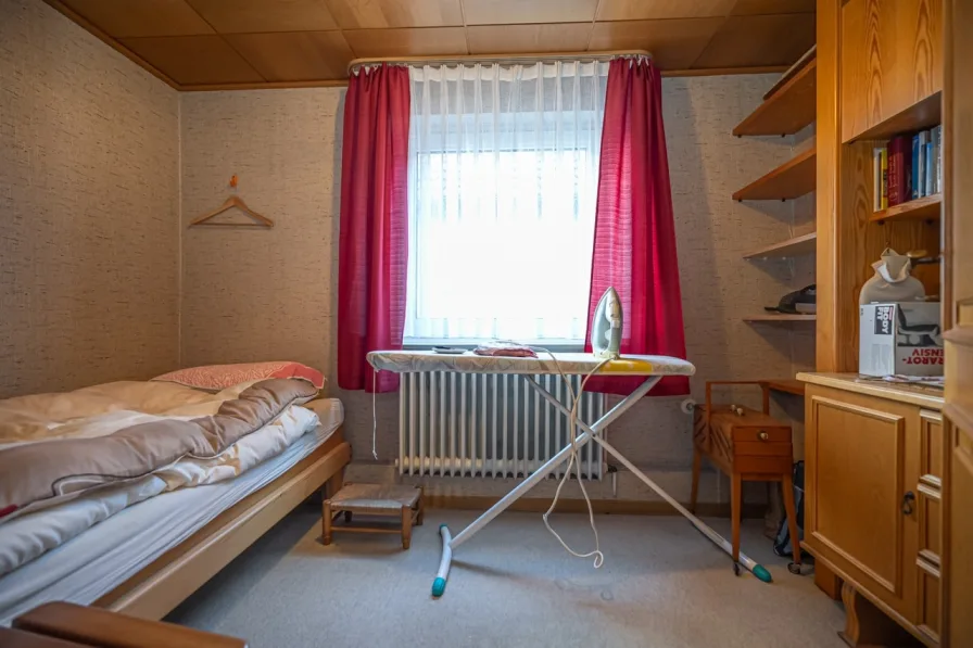 Schlafzimmer 1 (EG)