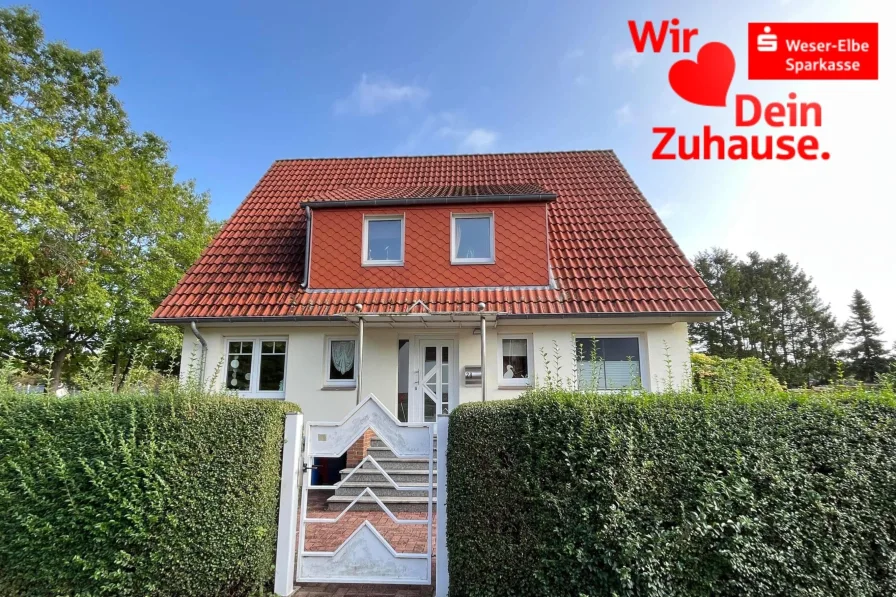Vorderansicht - Haus kaufen in Bremerhaven - Einfamilien-/ bzw. Doppelhaus mit Carport  